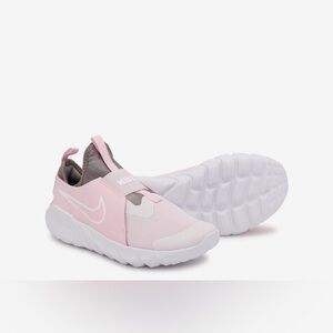 Size 7 
Nike Youth Girls' Flex Runner 2 Running Shoe. Brand new never worn
